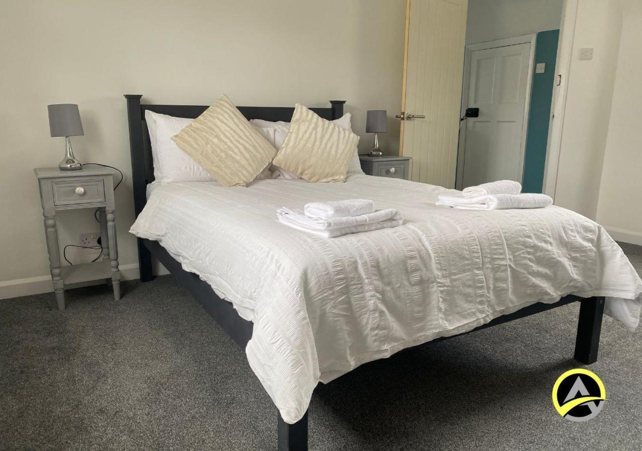 Delightful London Chalet House บรอมลีย์ ภายนอก รูปภาพ