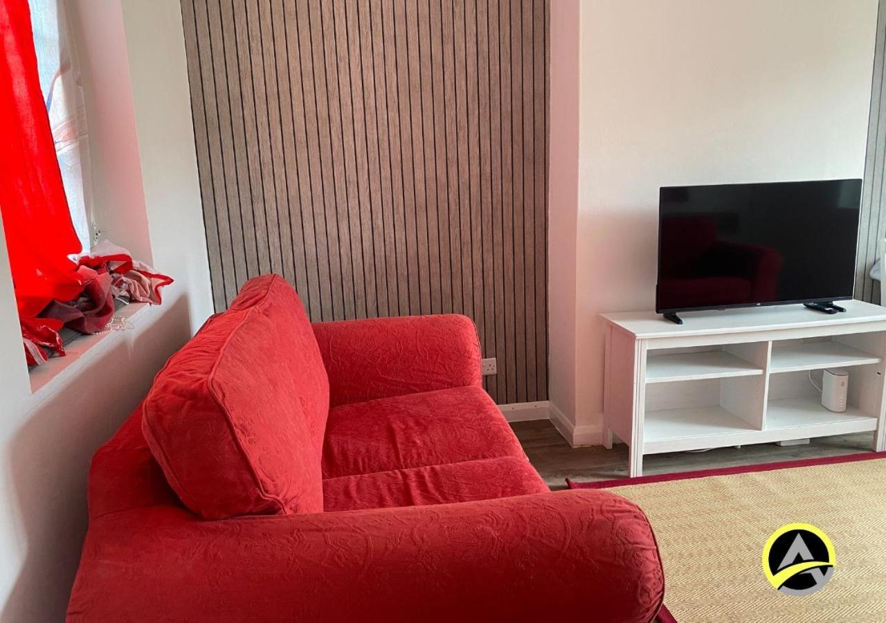 Delightful London Chalet House บรอมลีย์ ภายนอก รูปภาพ