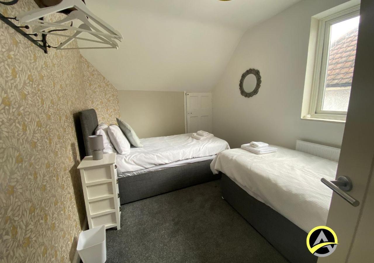 Delightful London Chalet House บรอมลีย์ ภายนอก รูปภาพ