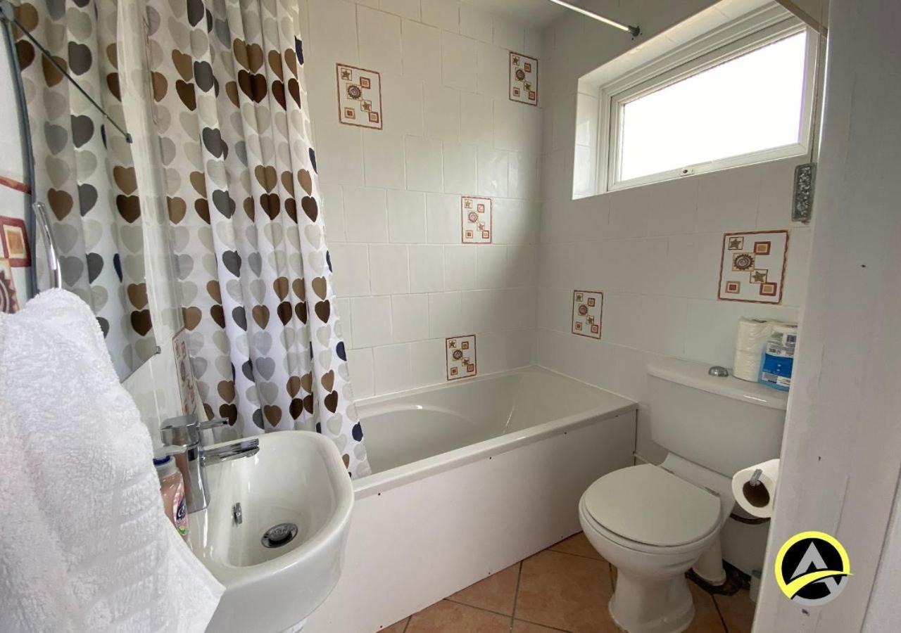 Delightful London Chalet House บรอมลีย์ ภายนอก รูปภาพ